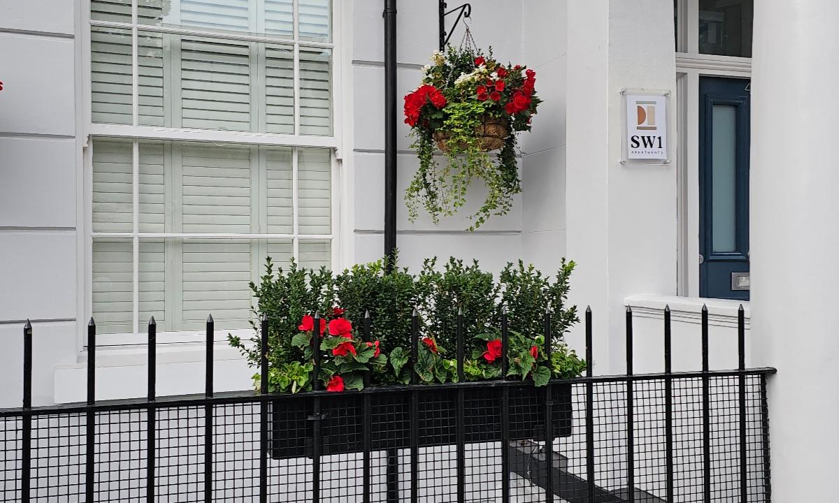 SW1 Front porche SW1 Apartments London SW1 Front porche SW1 Apartments London